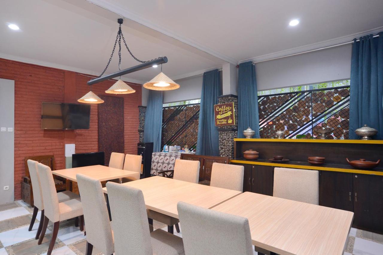 Oyo 583 Puri Gejayan Asri Syariah Hotel Kejayan Ngoại thất bức ảnh